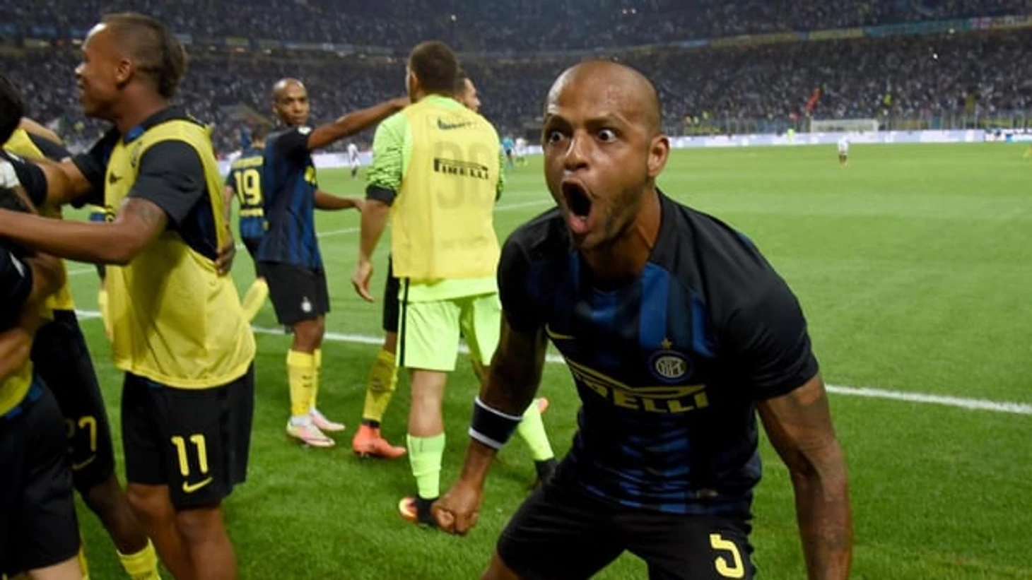 r/soccer - Felipe Melo "Frank de Boer has never understood anything about football, he's incapable. He even spoke badly of Gabigol, calling him 'Gabi-ex-goal'. He was a pain in the ass for everyone in the locker room at Inter. He lasted three months and then racked up disasters everywhere."