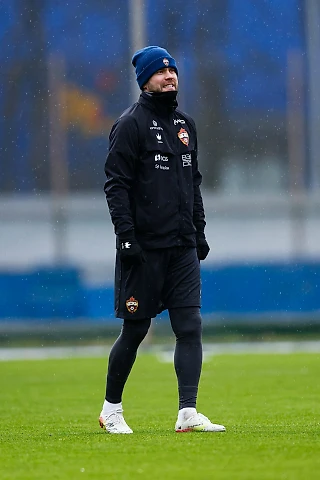 Игроки ЦСКА Акинфеев, Алвес и Мойзес провели тренировку на поле