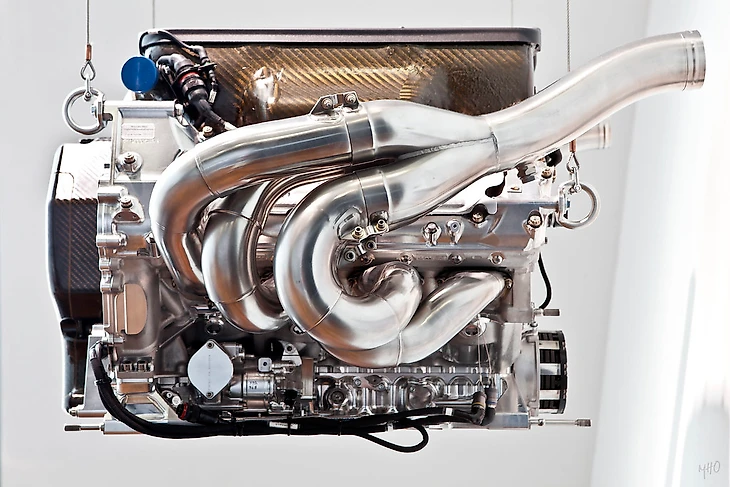 MBZ (Mercedes Benz) 750bhp F1 2.4l V8 Engine (8-365) | Flickr