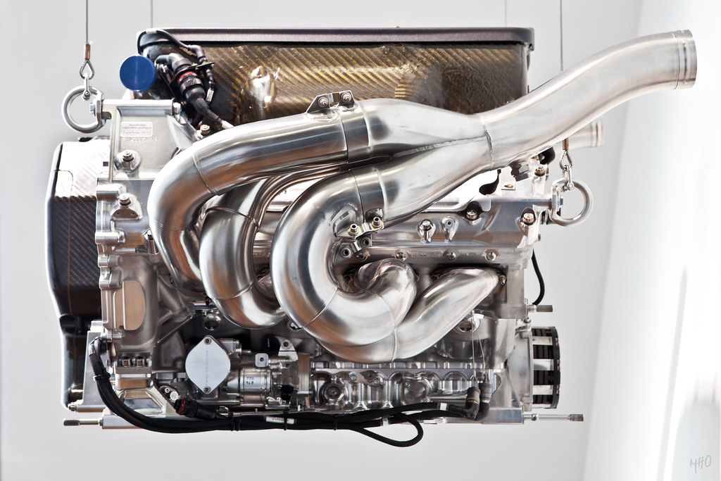 MBZ (Mercedes Benz) 750bhp F1 2.4l V8 Engine (8-365) | Flickr