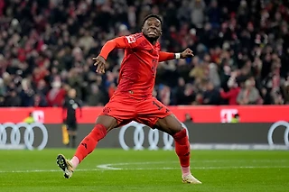 Альфонсо Девис остается в Баварии