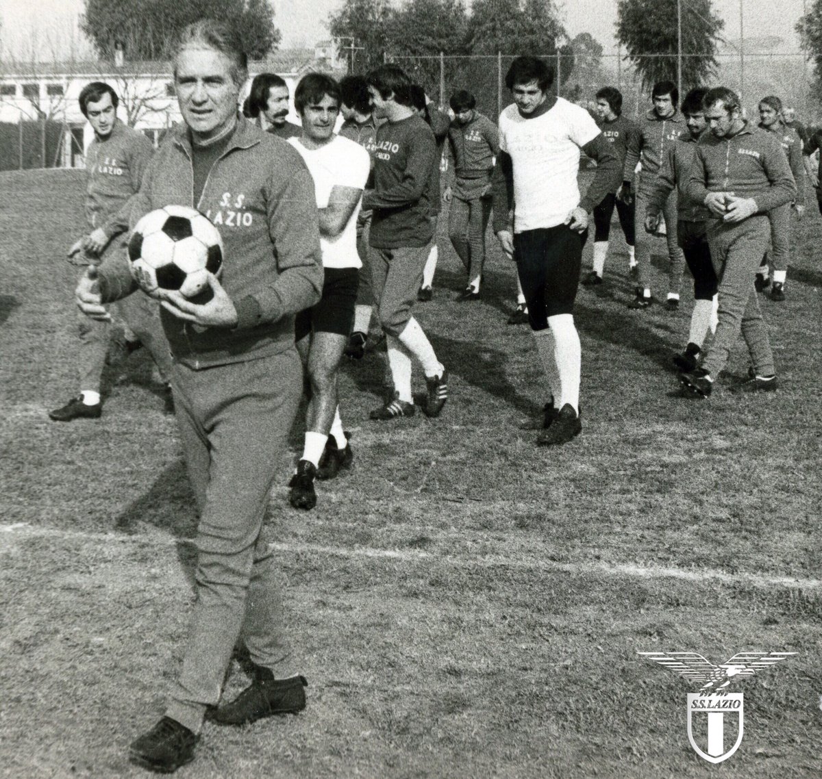 У «Лацио» было две домашних раздевалки. Из-за политического раскола 1970-х  игроки носили пистолеты - His foot - Блоги Sports.ru