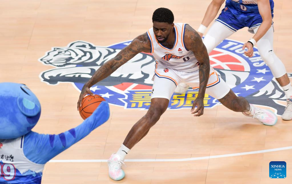 Jones lifts Xinjiang over Shanghai in CBA-Xinhua