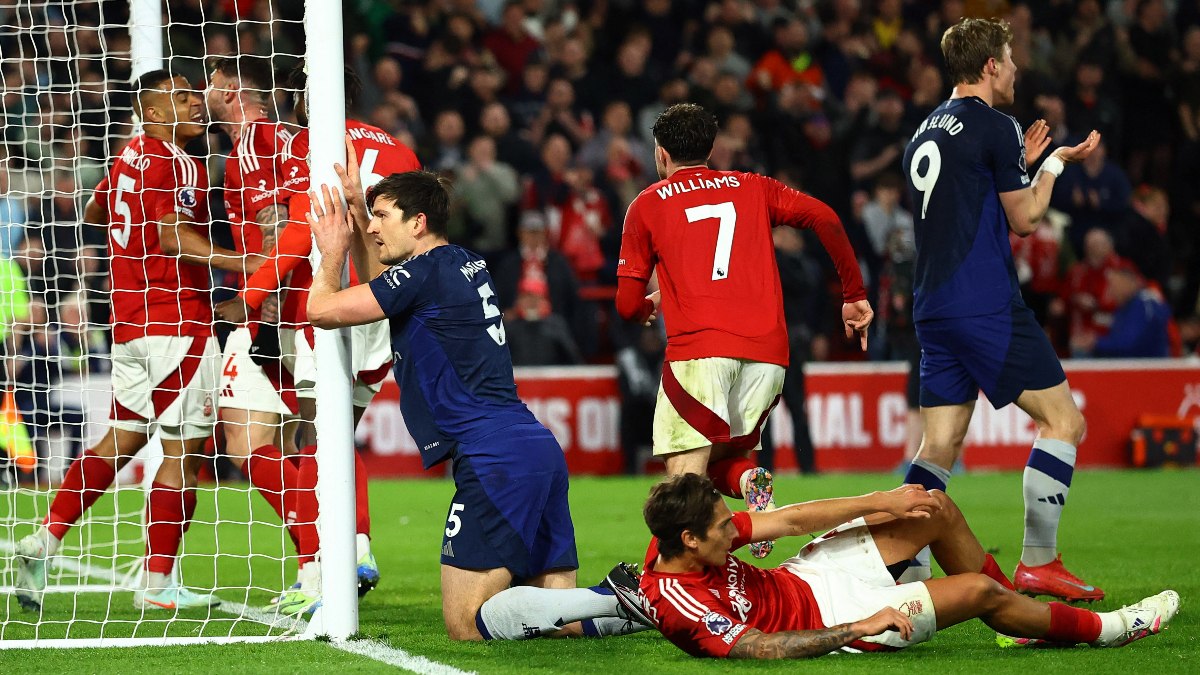 Manchester United, Nottingham Forest'a yenildi