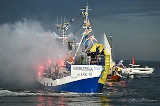 Болельщики отправились на матч своей команды на корабле