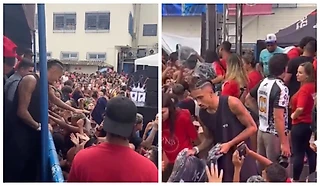 🎁 Рафинья приехал на Рождество в родной город и раздал нуждающимся еду – его встретили сотни людей