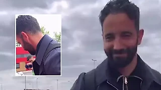 🎥 Фанат пытался «продать» Амориму двух игроков. Вот как отреагировал тренер «МЮ»