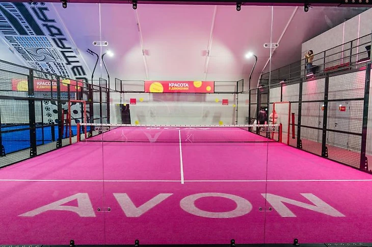 Новый розовый падел-корт Avon на