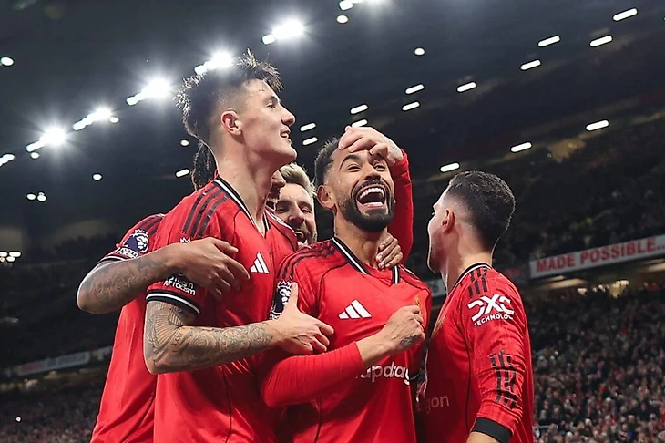 Sesko and Cunha celebrate their first goal against Brighton