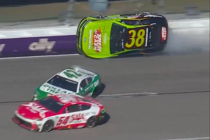 Zane Smith rides along wall sideways, flipping upside down in strange crash