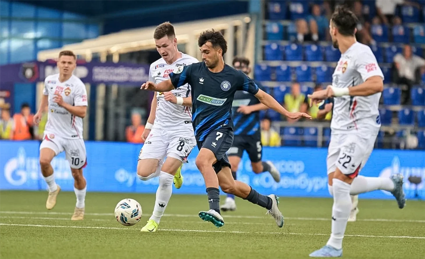 artem_shumanskiy_emirdzhan_gyurlyuk_orenburg_cska_foto_fk_orenburg_9b12b524d4.webp (1200×731)