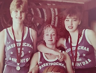 LVII чемпионат СССР (женщины), сезон 1989-1990. «Электросила» возвращает чемпионский титул в Ленинград