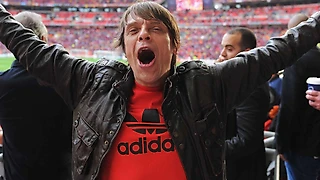 «Юнайтед» был у него в ДНК. «МЮ» простился с одним из самых известных фанатов