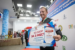В Чечне наградили победителей соревнований по парашютному спорту