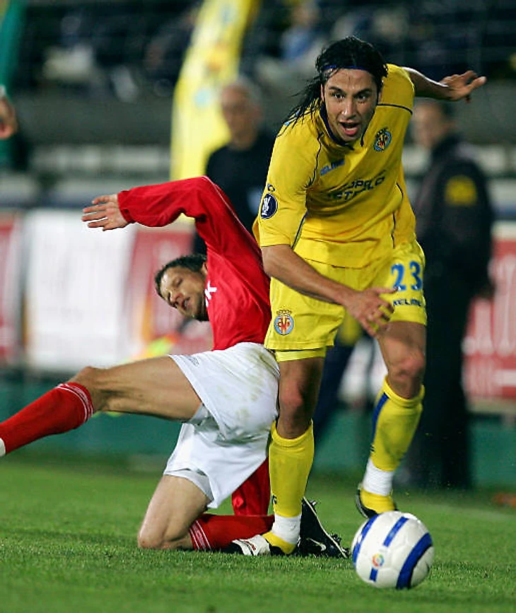 April 7: Jose Mari of Villareal gets past a AZ Alkmaar player during a UEFA Cup quarter-final, 1st leg, soccer match between Villareal and AZ Alkmaar...
