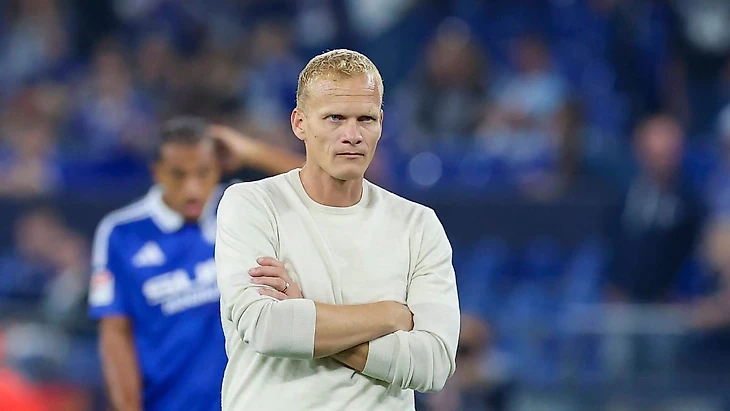 Ex-Trainer Karel Geraerts rechnet mit Schalke 04 ab - kicker