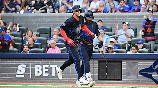 «Голубые сойки» заклевали «атлетов».