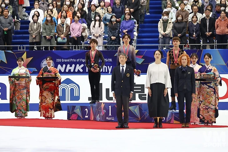 Сюн Сато, Юма Кагияма и Лукас Бричги. Фигурное катание