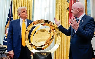 Трампу отдали трофей КЧМ. «Челси» праздновал с репликой? Кубок остался в Белом доме навсегда 🏆