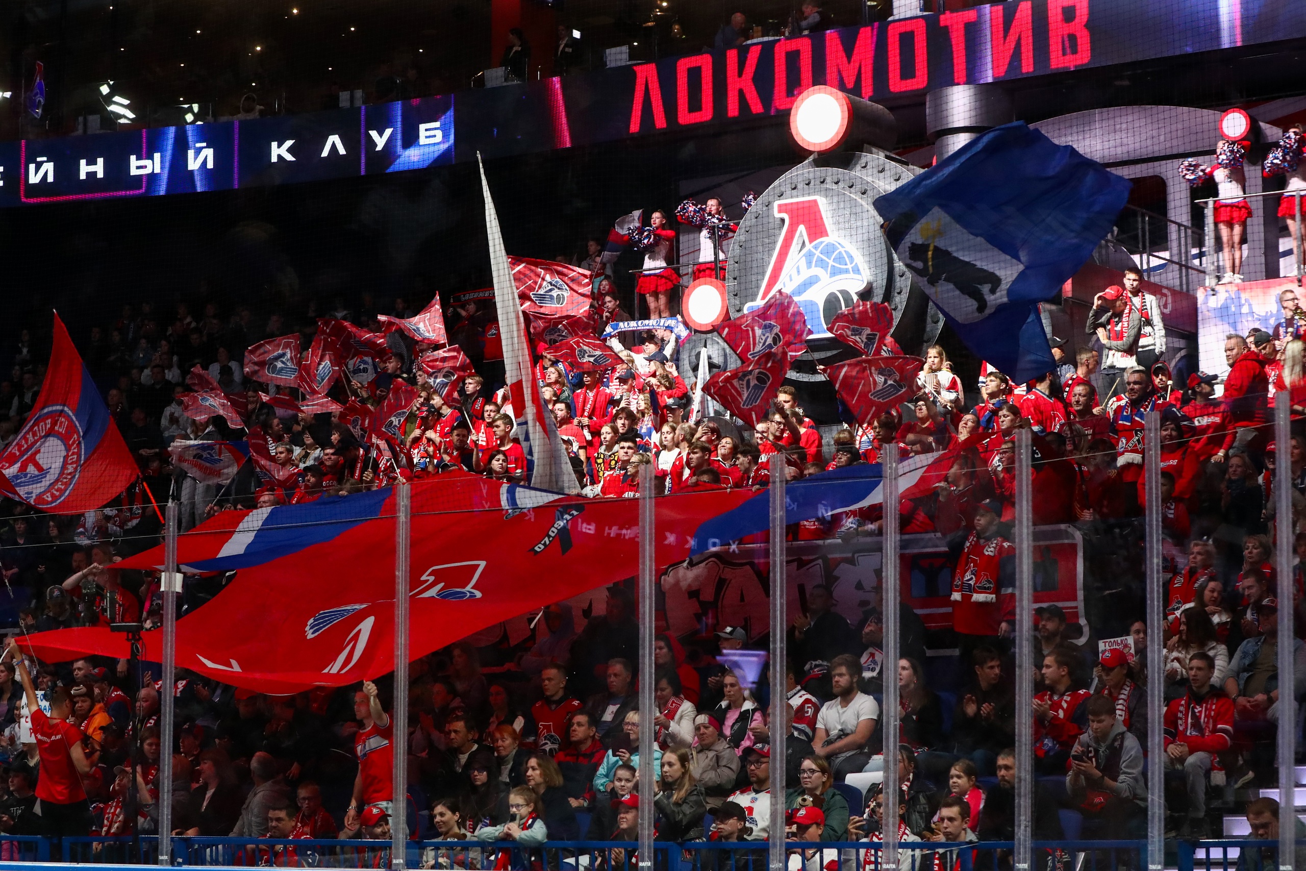 Сентябрь в КХЛ: проблемы чемпиона и реванш «Локомотива»