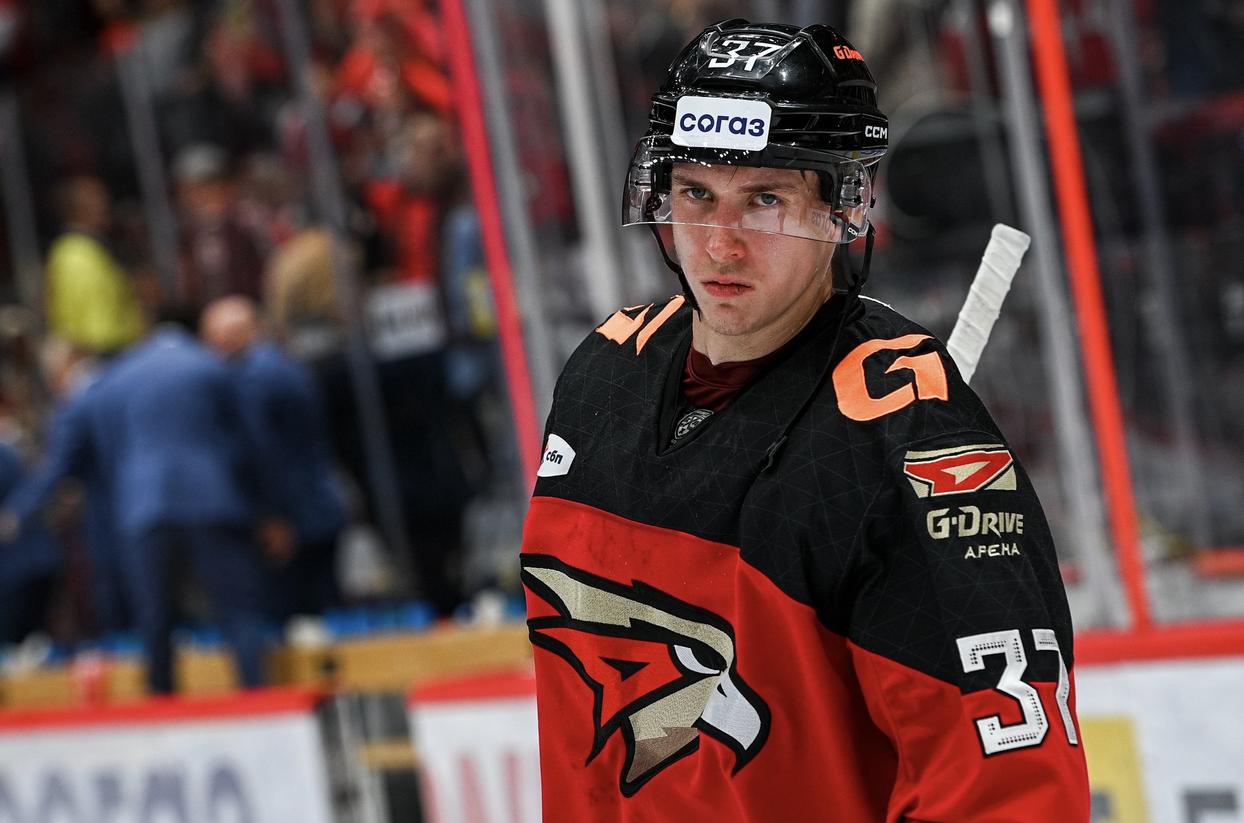 «Во время первой операции мне сшивали связки, а в Германии уже вкрутили болты». Тяжелая история нападающего «Авангарда»