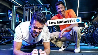 🎥 «Задница – это самое важное»: Левандовски научил блогера стоять в планке