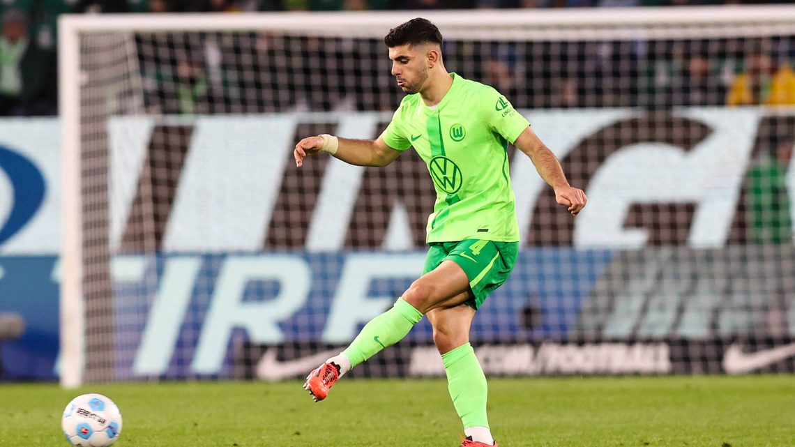 Konstantinos Koulierakis: Who is Wolfsburg's emerging centre-back? | Bundesliga