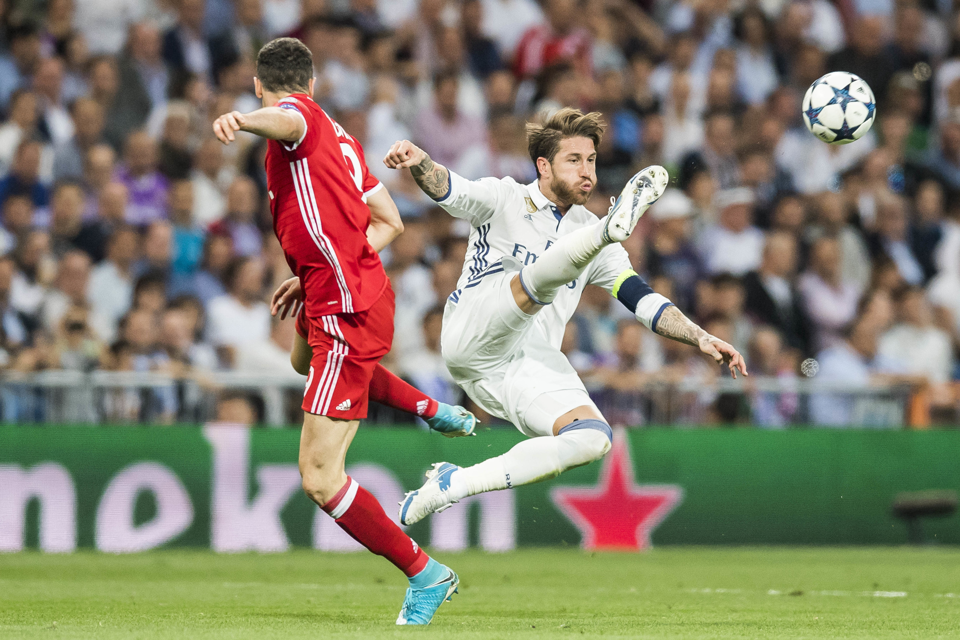 Рамос и Левандовски. Левандовски в Реал Мадрид. Защитник Реал Мадрид. Real Madrid vs Bayern.