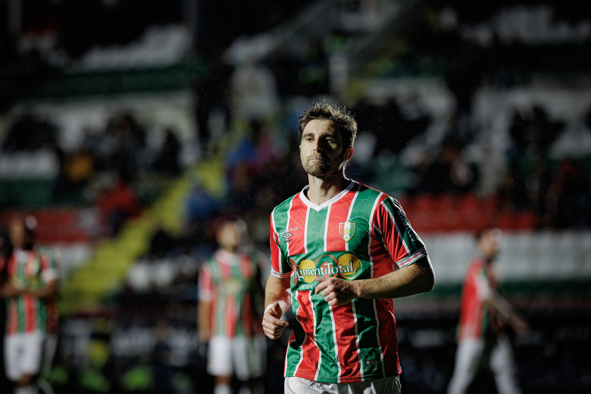 Oficial: Estrela arruma a defesa e Rúben Lima também renova | Abola.pt