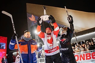 Вратарь Потуральски, буллит с женой и праздник в сердце Омска. «Авангард» ярко открыл каток перед СКК Блинова