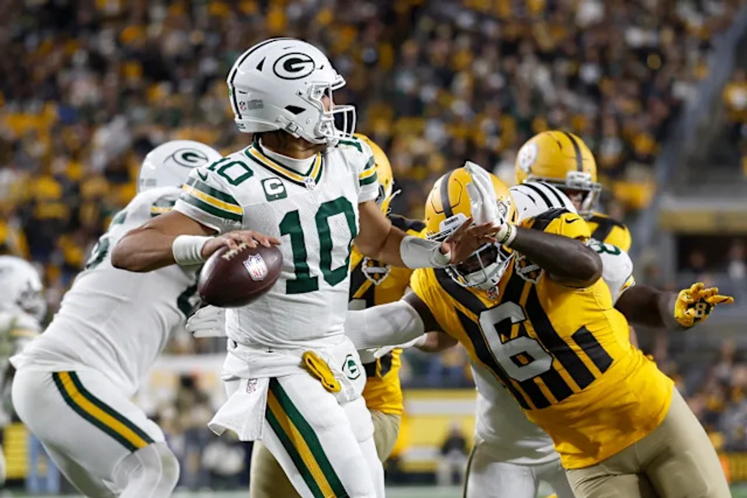Steelers vs. Packers: Jordan Love, Green Bay shake off rough start to top Aaron Rodgers in Pittsburgh, 35-25 – Yahoo Sports