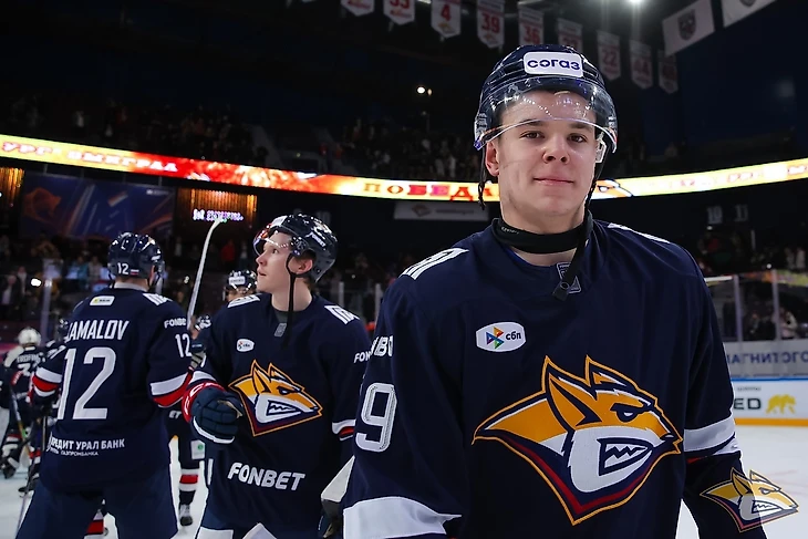 Андрей Козлов 2005 – хоккеист, 20 лет, рост, вес, фото и видео, биография на Sports.ru