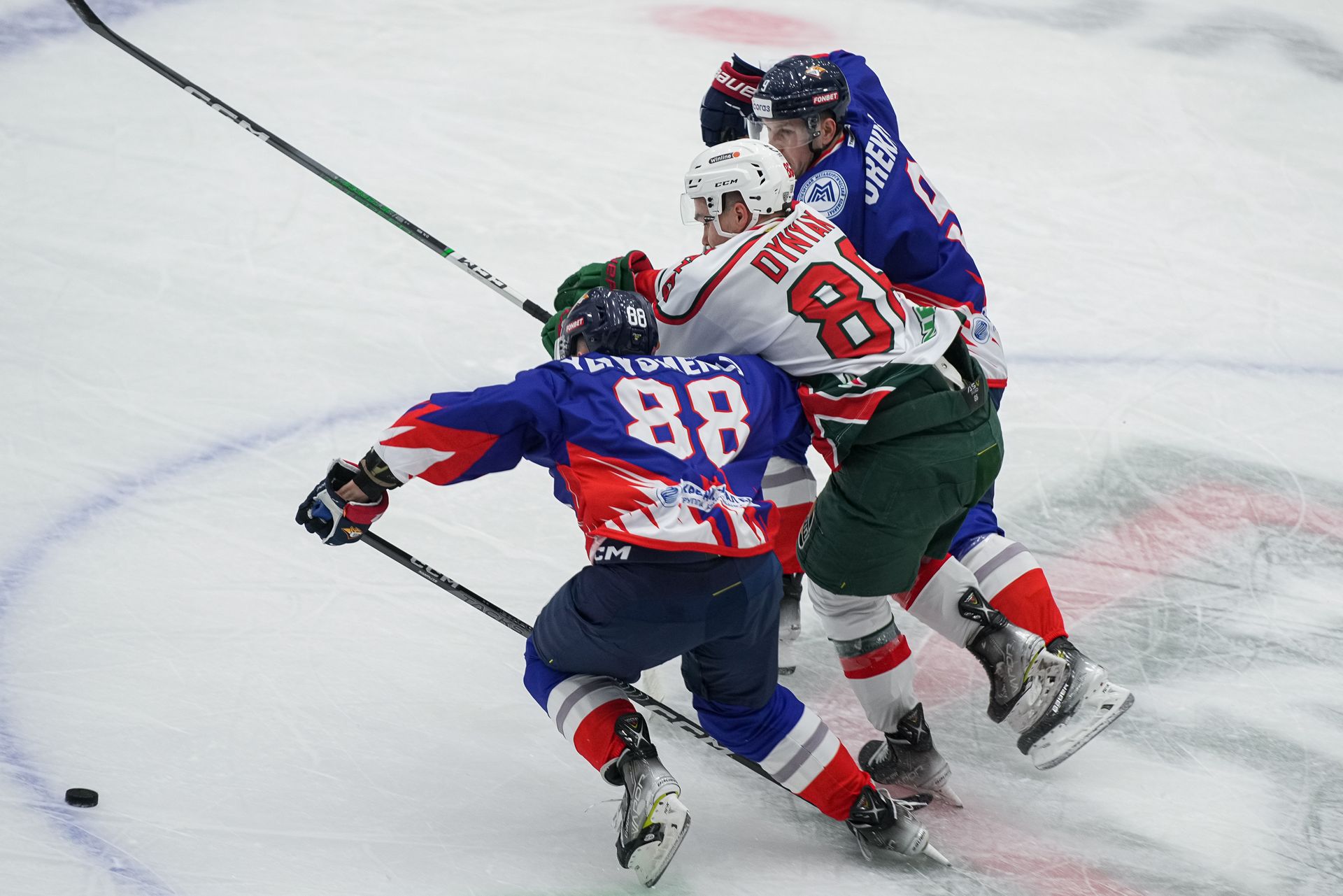 Борьба за первое место Запада, противостояние Металлурга и Ак Барса.Отличный день в КХЛ