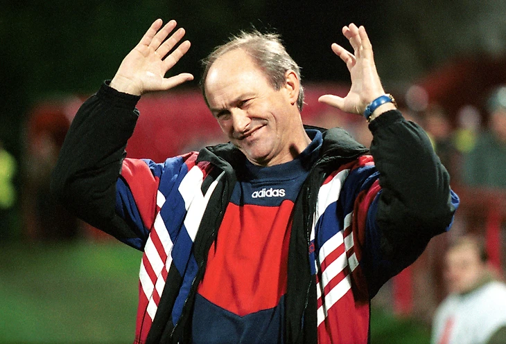 Strzał piętką i maliny na śniegu