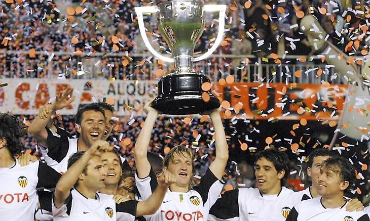 Валенсия с кубком чемпионата Испании