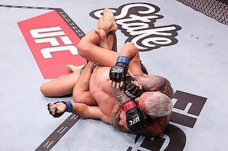 Все еще один из лучших! Оливейра растерзал Гамрота в главном событии UFC Rio