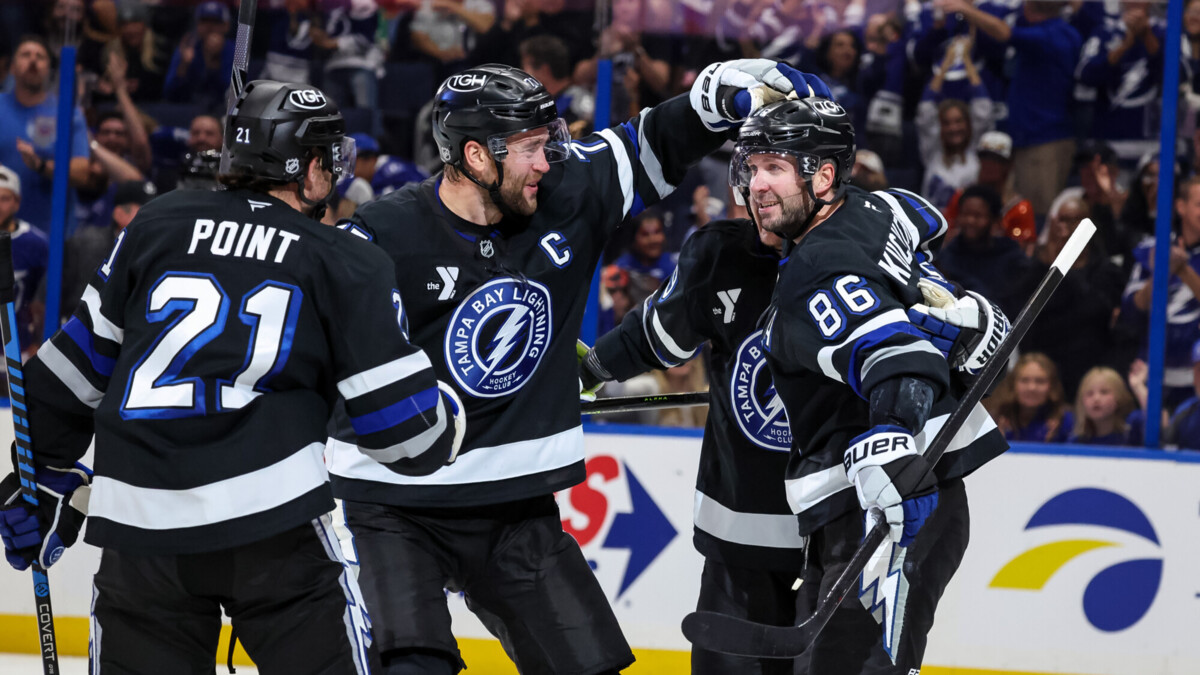 Кучеров признан первой звездой победного матча НХЛ против «Анахайма»