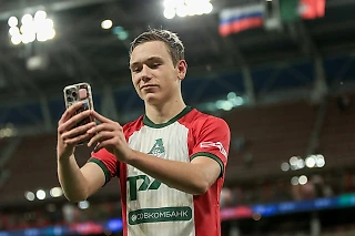 Батраков звонит Жоау Феликсу, Мялковский дебютирует. Фото с матча «Локомотив» — «Балтика»
