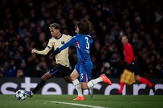 Барса проигрывает свой матч ЛЧ против Челси. Все начинают говорить что Барса начинает падать на прежний уровень???