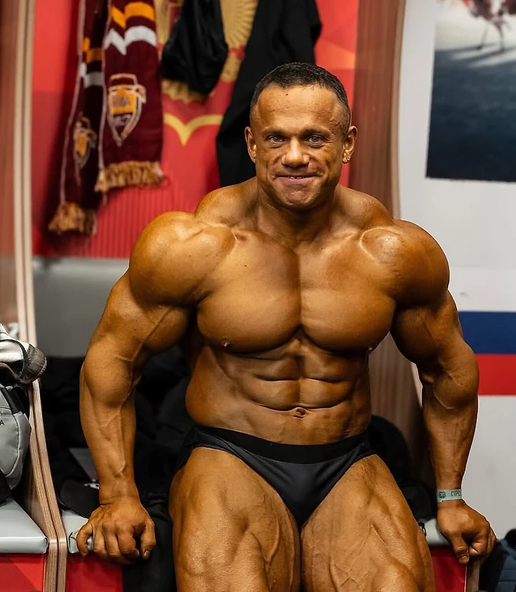 Александр в раздевалке Крисстал-Арены, SPS 2025