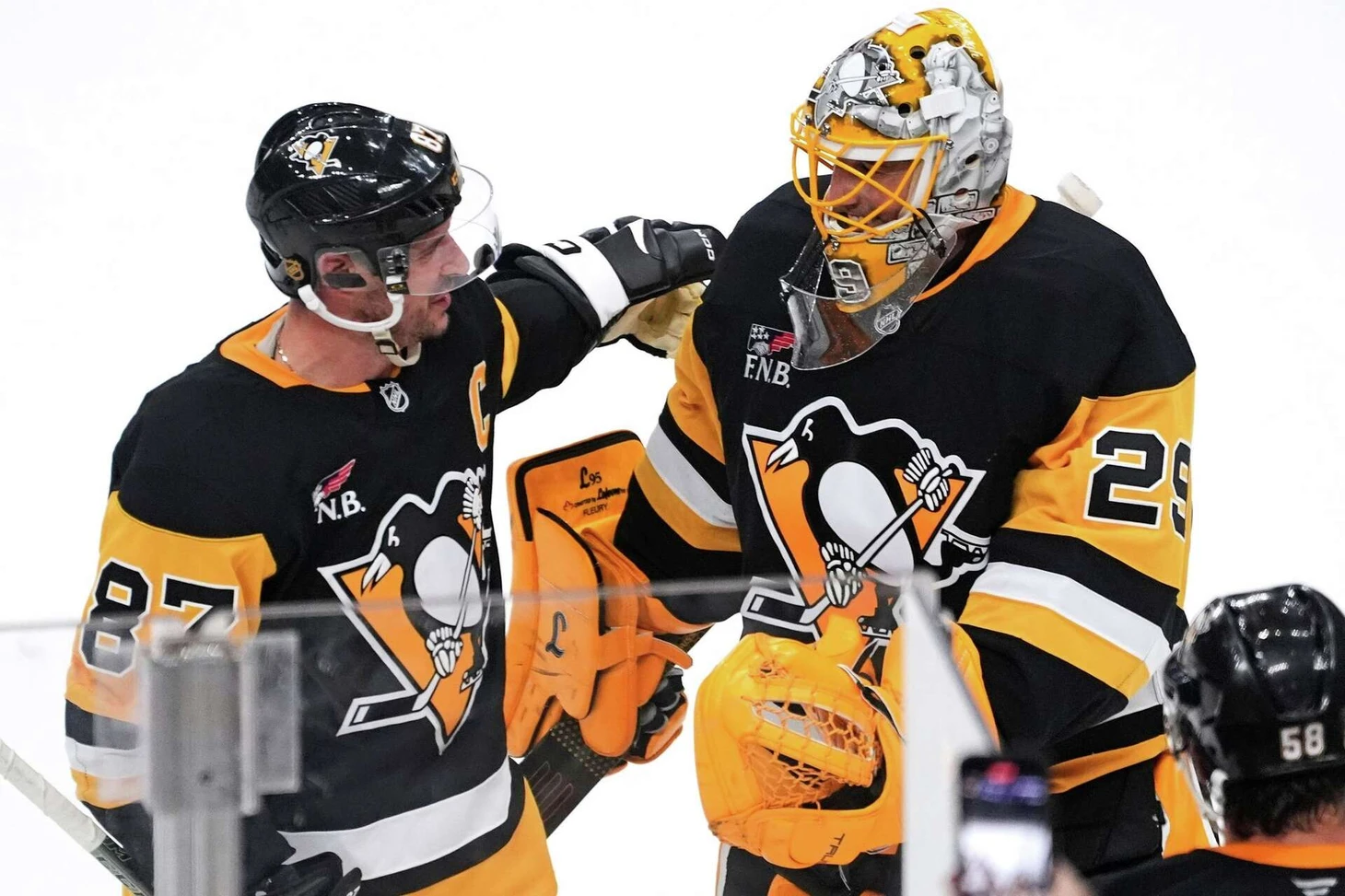 Marc-Andre Fleury receives emotional farewell in final game with Penguins