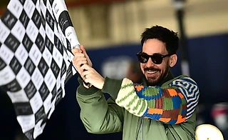 Linkin Park – на Гран-при «Формулы-1» в Бразилии! Майку Шиноде доверили клетчатый флаг