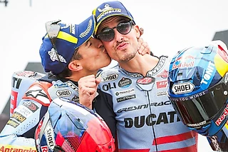 Сказочная история года: братья Марк и Алекс Маркес впервые за 80 лет мотогонок завершили чемпионат на 1 и 2 местах