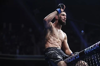 UFC 319: победы Идриса и Донченко, рекорд Сусуркаева, пояс Хамзата