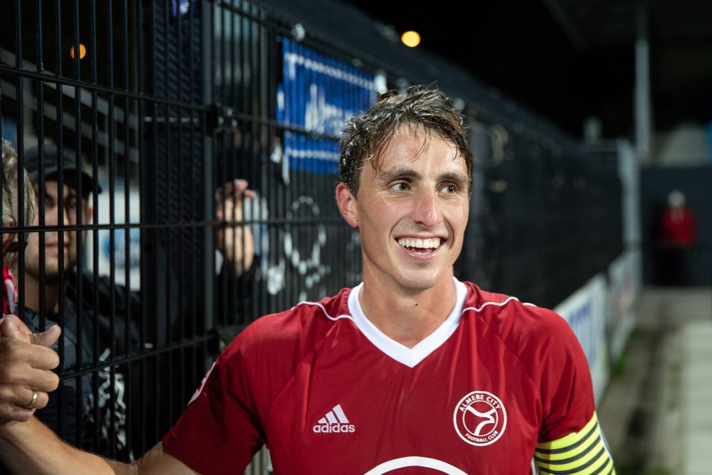 Almere City FC strikt clubtrouwe 'hooligan' – Almere City FC