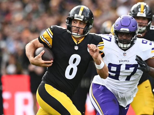 Rodgers, Steelers hold off Vikings for Dublin win | theScore.com