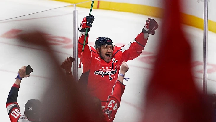 Alex Ovechkin becomes first player in NHL history to score 900 goals
