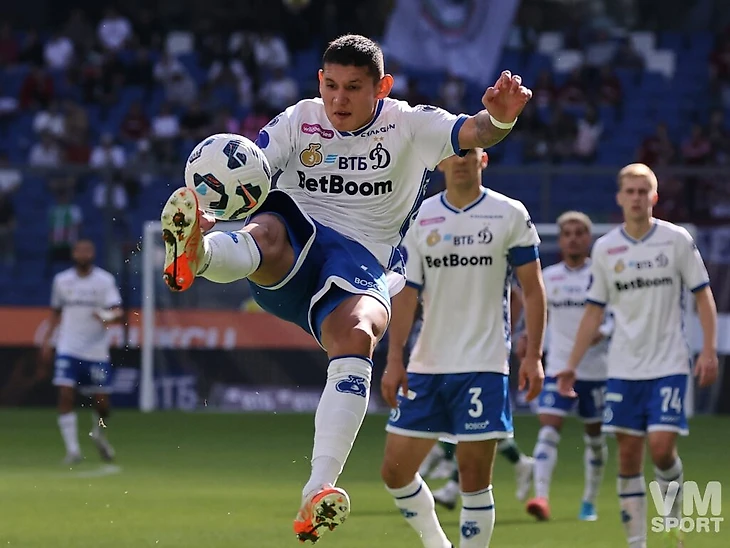 Хуан Хосе Касерес. ФК Динамо