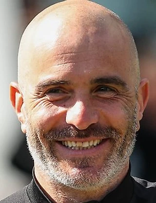 Одной левой не получилось