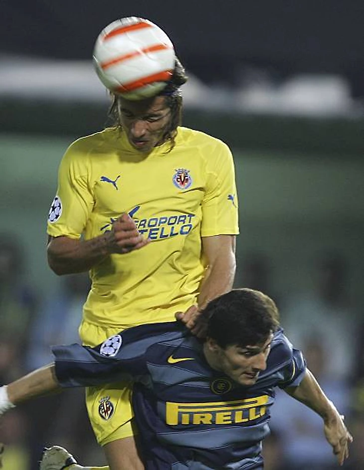 Jose Mari of Villarreal heads the ball during the UEFA Champions League Quarter Final Second Leg match between Villarreal and Inter Milan at the...